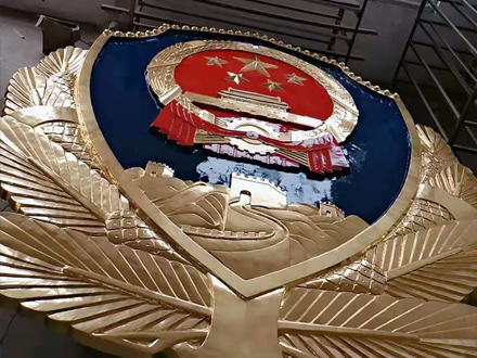如何保養(yǎng)大型警徽